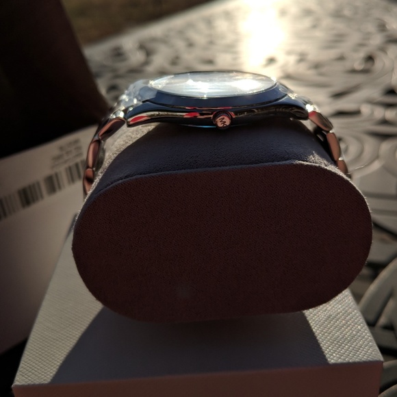 NWT Authentic Michael Kors Silver Runway Watch - Picture 3 of 5